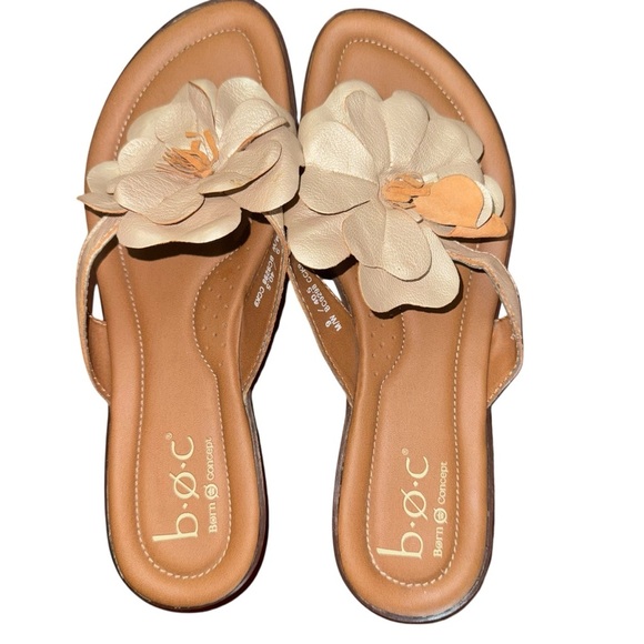 📌Born Concept B.Ø.C. Women’s Sandals Flip Flops Size 9 Metallic/Tan Slip-On - Picture 2 of 6